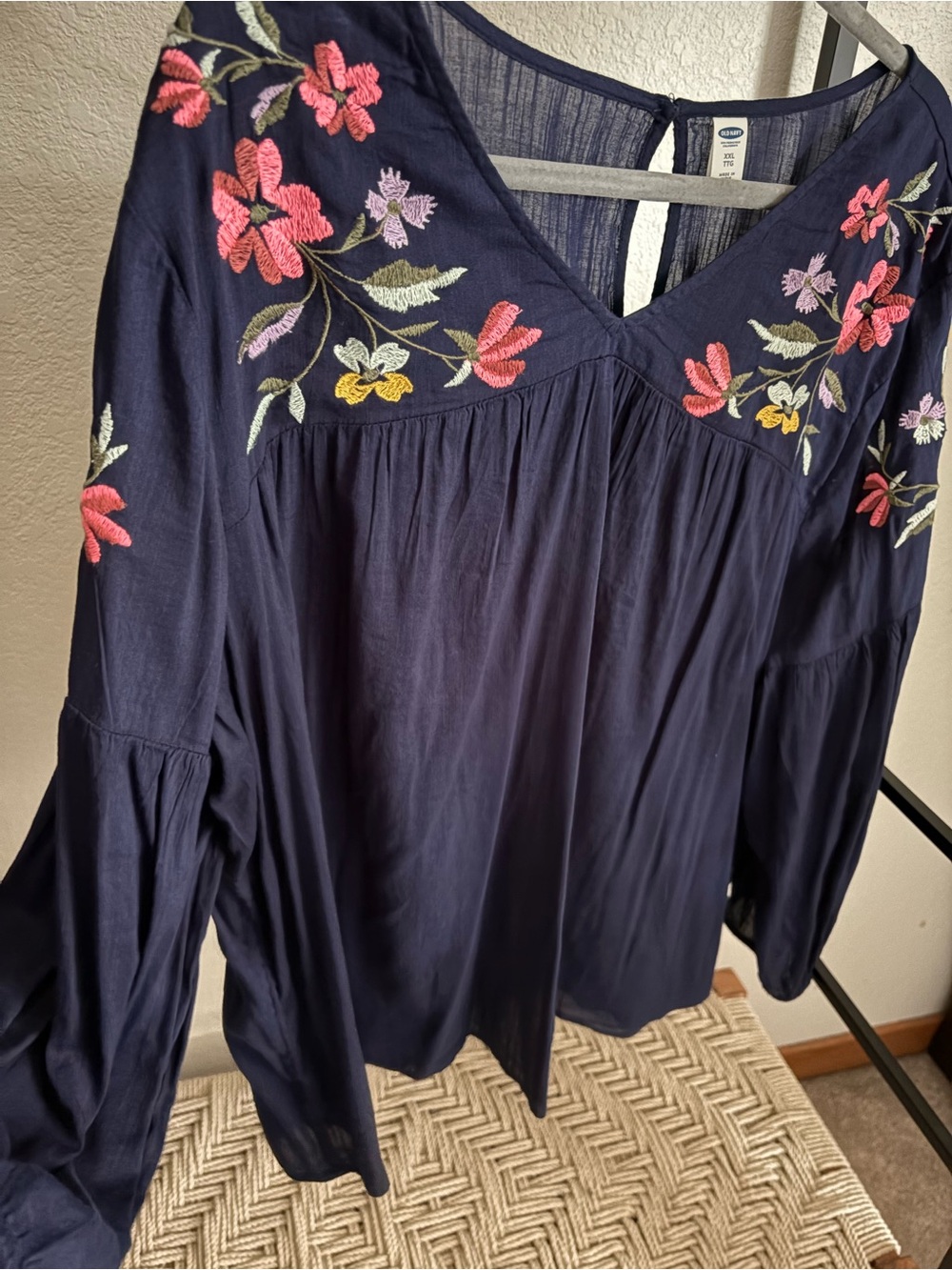 Old Navy Navy Embroidered V-Neck Blouse